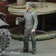 Royal Model RM836 - Soldier spray painting