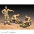 Royal Model RM1149 - Italian WWII soldiers in North Africa, loading 100/7 100mm artillery shells-3 figs