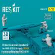 ResKit Models RSF32-0079 - Driver & airmen (modern) (3 pcs) (MHU-83 D/E lift truck LOWER loading position for RSK32-0010) (3D Printed)