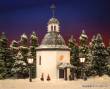 Vollmer 49412 - Stille-Nacht-Gedächtnis-Kapelle mit Beleuchtung und Kunstschnee, Funktionsbausatz