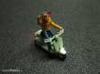 Schönwitz 50221 - Motorroller Roller mit LED Beleuchtung H0 - winkend