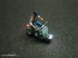 Schönwitz 50223 - Motorroller Roller mit LED Beleuchtung H0 - männlich