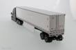 Diecast Masters 71047 - Freightliner Cascadia w. 53´ Dry Cargo Van Zugmaschine + Auflieger - Grau + Weißer Auflieger