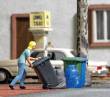 Busch 7874 - Action Set: Frau mit Mülltonne