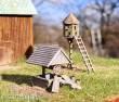 Model Scene 91535 - Rustikaler Brunnen und Taubenschlag – Bausatz (TT)
