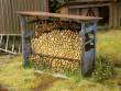 Model Scene 94506 - Unterstand mit Holzvorrat (bausatz)