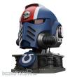 Joy Toy JT01697 - Warhammer 40,000: Space Marine 2 Replik Ultramarines Lieutenant Titus Helm mit Display-Stand 44 cm