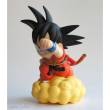 Plastoy P80108 - Dragon Ball Chibi Spardose Son Goku auf Überschallwolke 22 cm