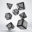 Q-Workshop QWSSCER05 - Celtic 3D Revised Black & white Dice Set (7)