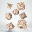 Q-Workshop QWSSRQU87 - RuneQuest Beige & burgundy Dice Set (7)